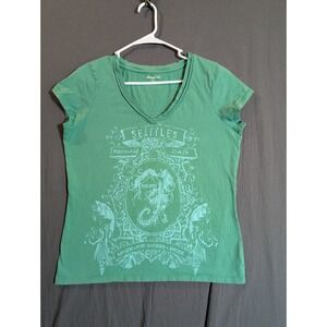 Eddie Bauer short-sleeve V-neck t-shirt with a "Seattle's" graphic print Size L